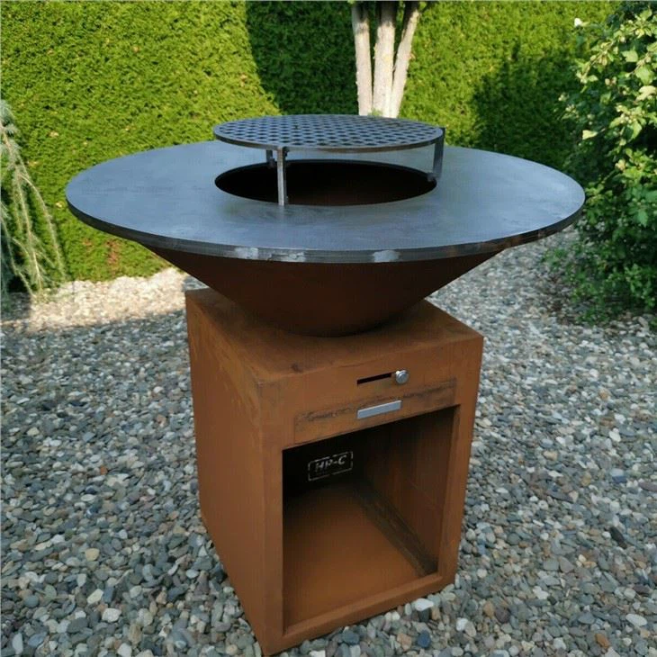 Runde Holzgrills aus Cortenstahl und Metall