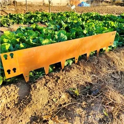 Maßgeschneiderte Gartenumrandung aus Cortenstahl