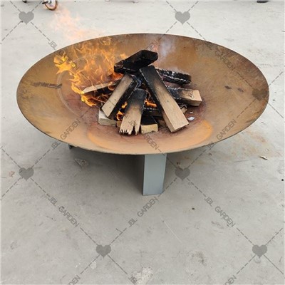 Camping mit Feuerstelle