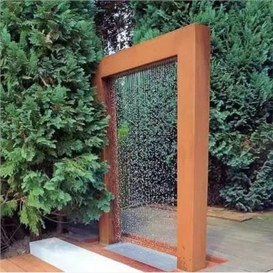 Gartenbrunnen mit Lichtern