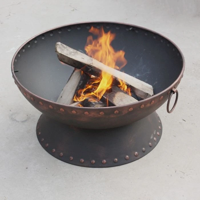 Praktische Holzfeuerstelle aus Stahl