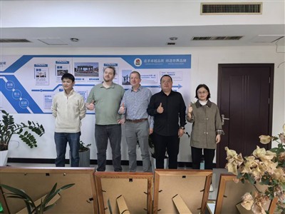 Polnischer Kunde besucht unser Unternehmen und unsere Fabrik