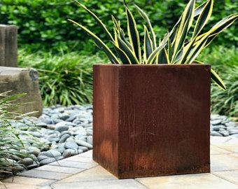 JBL Garden stellt maßgeschneiderte Pflanzgefäße aus Cortenstahl für die moder...