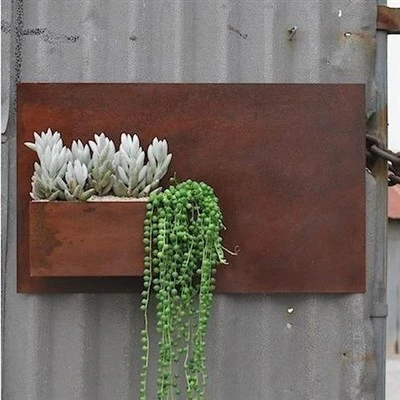 Pflanzgefäß aus Metall zur Wandmontage