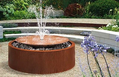Moderne Outdoor -Ornament Rusted Stahlwasserbrunnen
