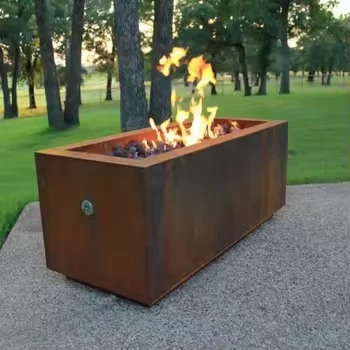 Gas-Feuerstelle aus Stahl für den Außenbereich