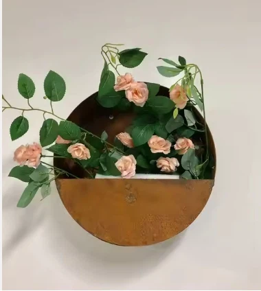 Kleine Metallblumenpflanzer